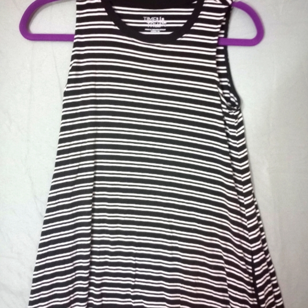 Time and Tru Dress NWOT